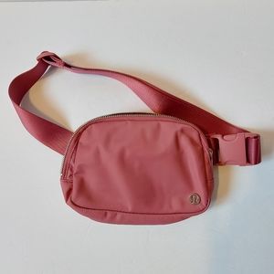 Lululemon Everywhere Belt Bag